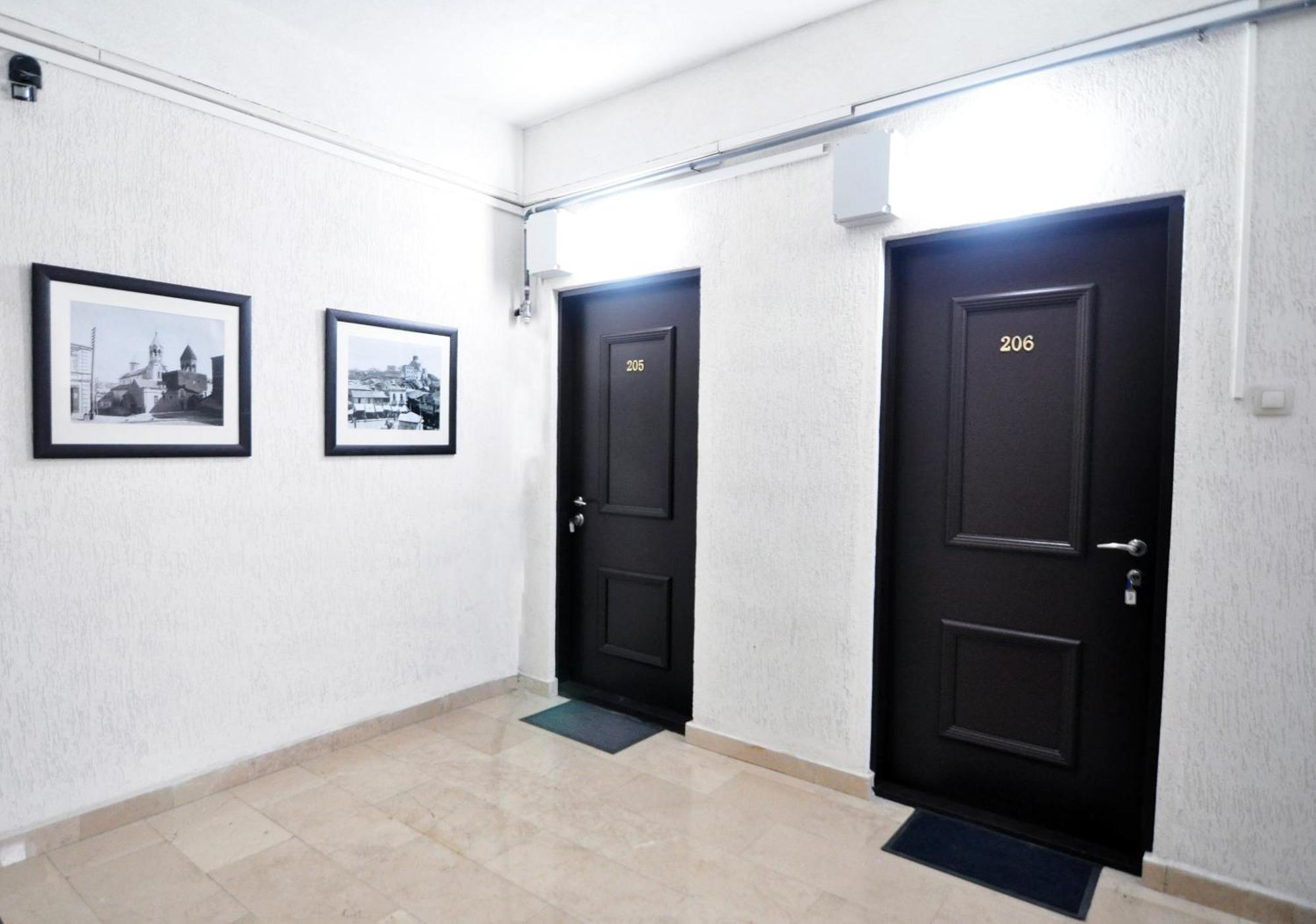 Apartment In The City Of Tbilisi Buitenkant foto