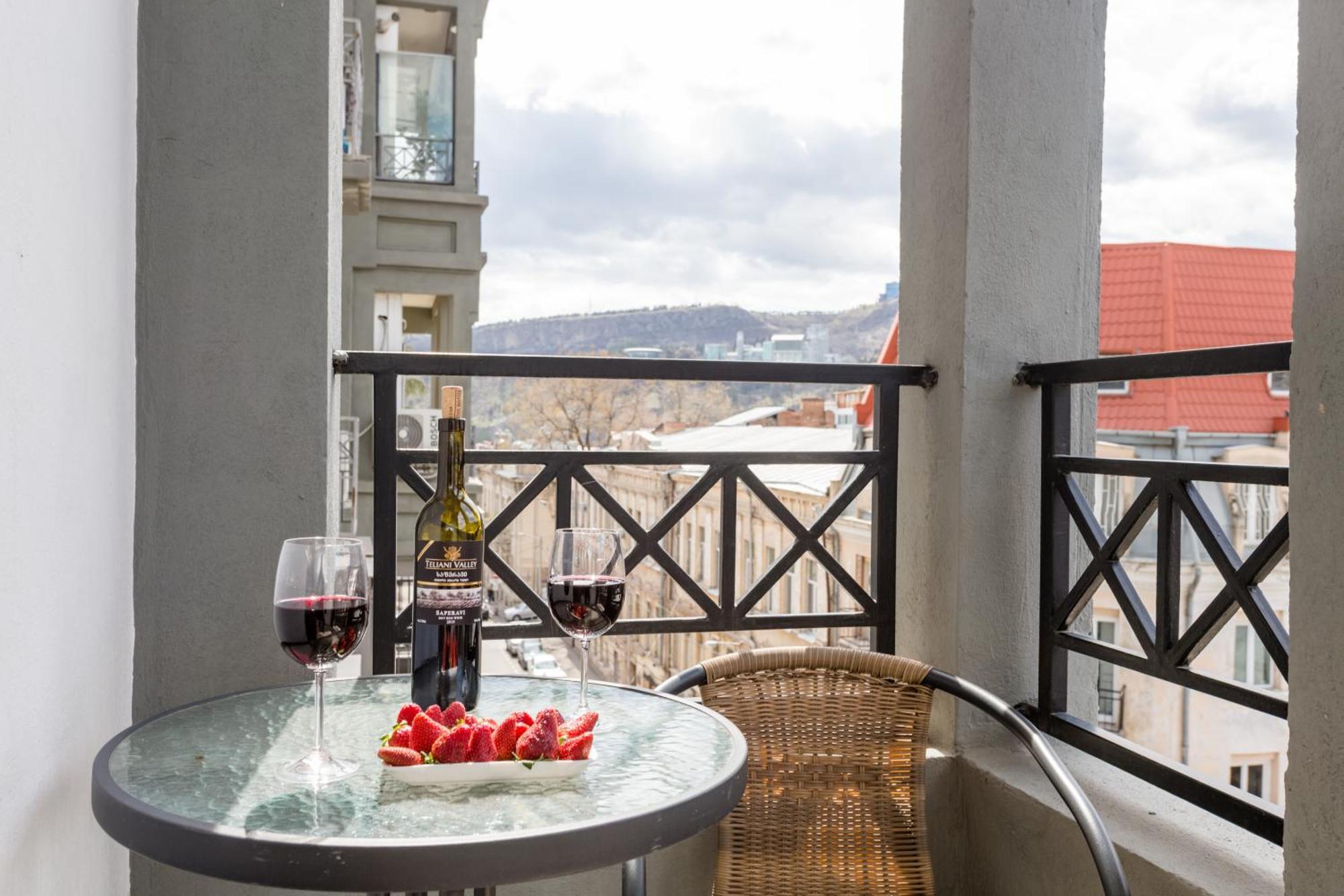 Apartment In The City Of Tbilisi Buitenkant foto
